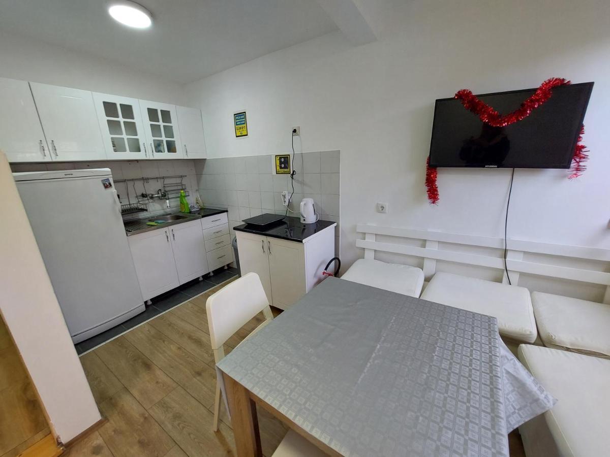 Hostel Inn Downtown Belgrade Exterior photo