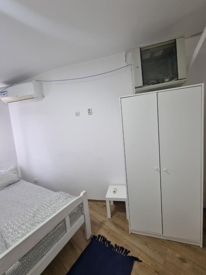 Hostel Inn Downtown Belgrade Exterior photo