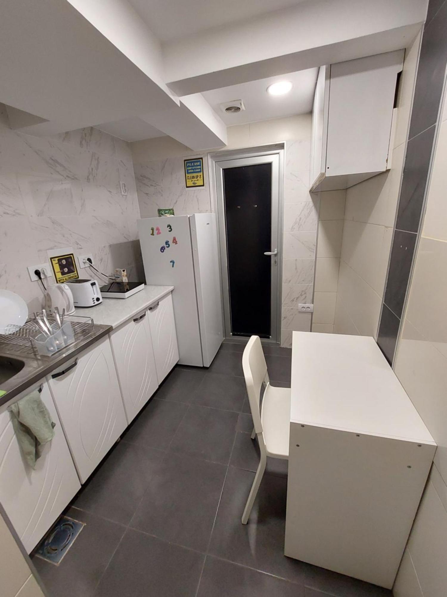 Hostel Inn Downtown Belgrade Room photo