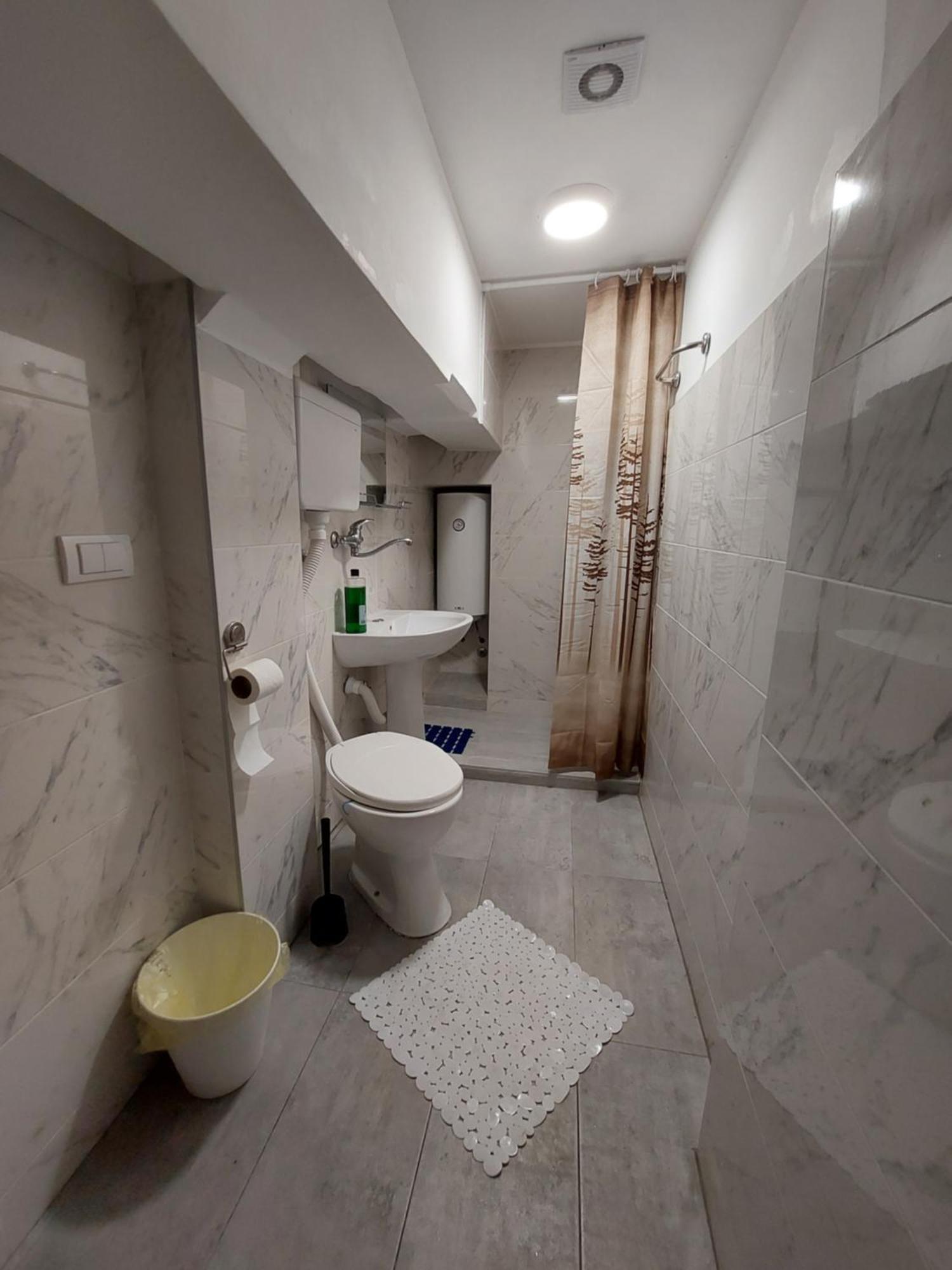 Hostel Inn Downtown Belgrade Exterior photo